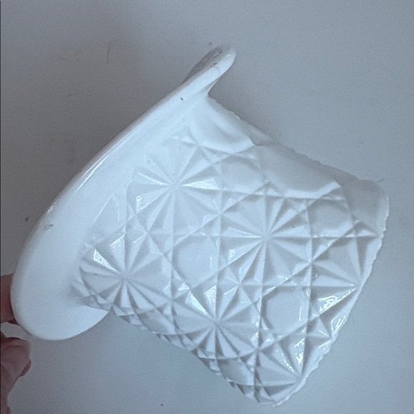 Vintage Fenton milk glass top hat “daisy and button” pattern - Picture 8 of 13